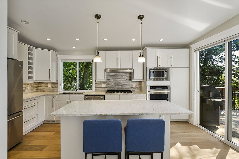 884 Wellington Drive North Vancouver, BC - 18