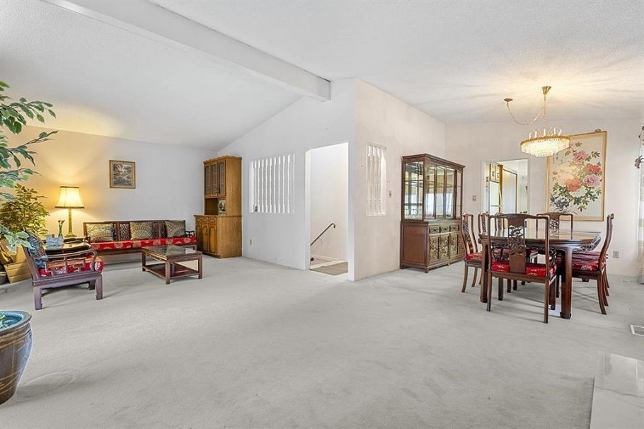 919 E 39th Avenue Vancouver, BC - 39