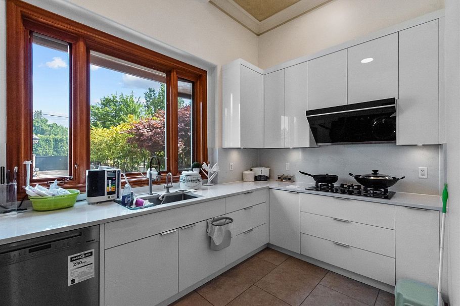 1155 W 54th Avenue Vancouver, BC - 9