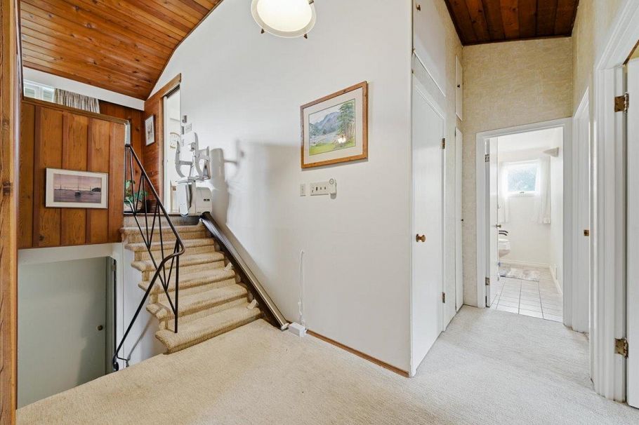 809 Roslyn Boulevard North Vancouver, BC - 15