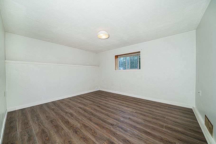 432 W 25th Street North Vancouver, BC - 6