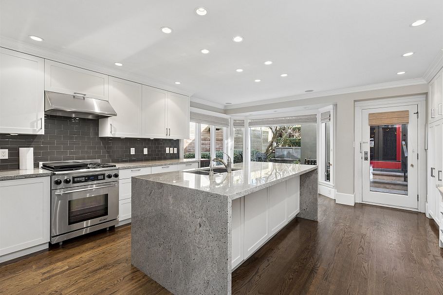 2518 Point Grey Road Vancouver, BC - 8