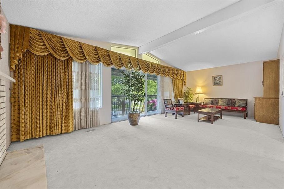 919 E 39th Avenue Vancouver, BC - 40