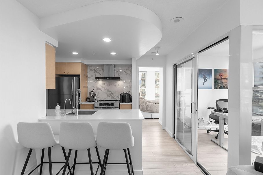 2605 1008 Cambie Street Vancouver, BC - 3