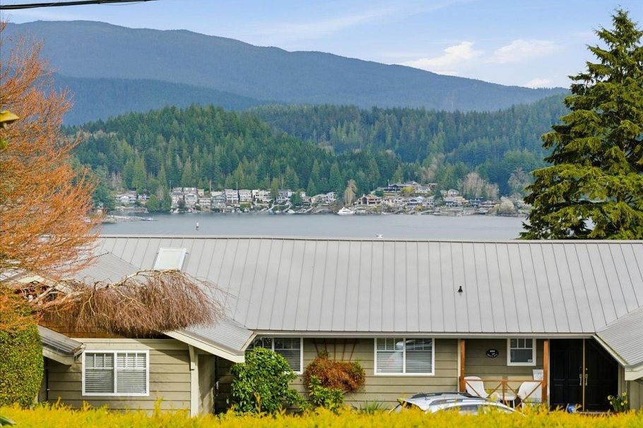 809 Roslyn Boulevard North Vancouver, BC - 25