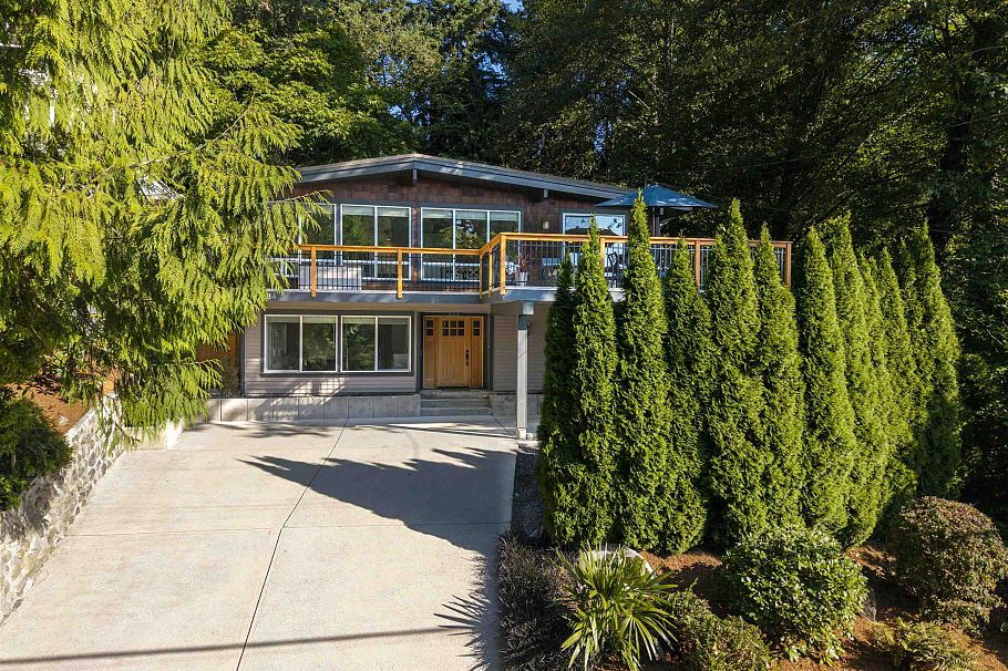 884 Wellington Drive North Vancouver, BC - 3