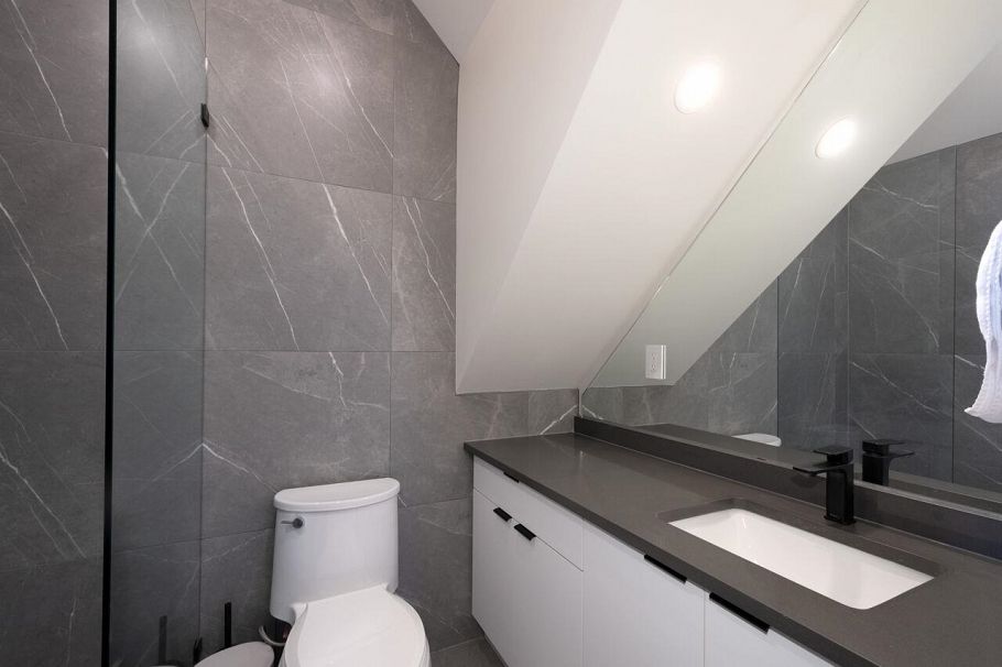 1026 E 13th Avenue Vancouver, BC - 25