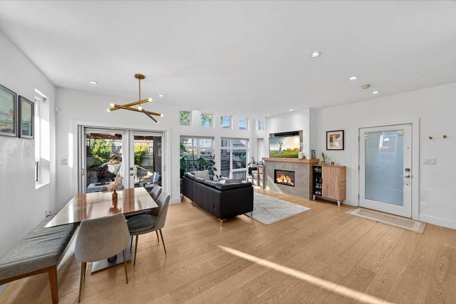 2 252 E 19th Street North Vancouver, BC - 4