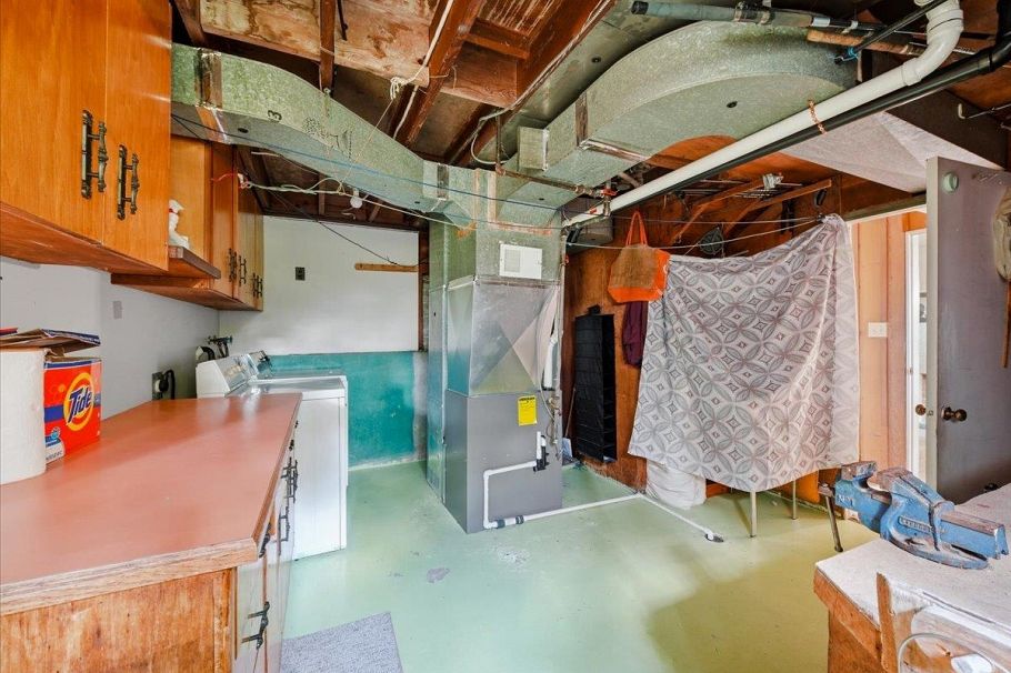 809 Roslyn Boulevard North Vancouver, BC - 32