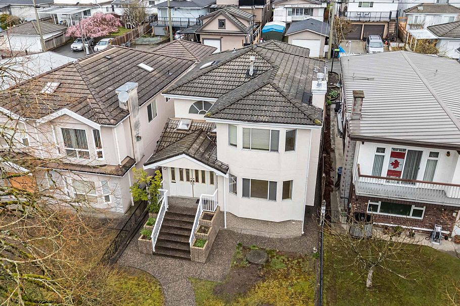 2667 E 47th Avenue Vancouver, BC - 36