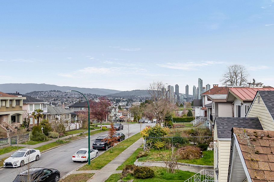 2958 E 4th Avenue Vancouver, BC - 10