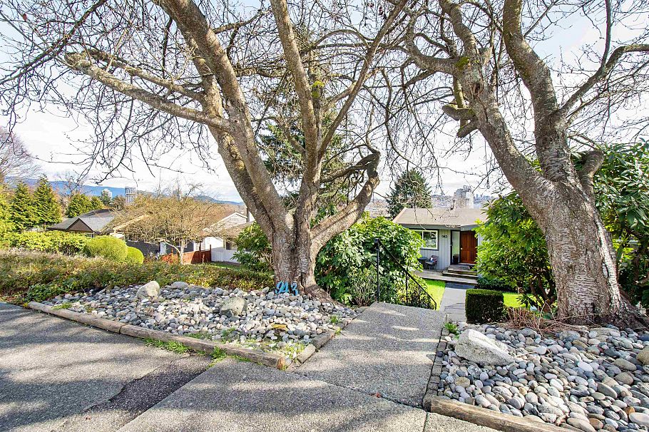 943 Shavington Street North Vancouver, BC - 2