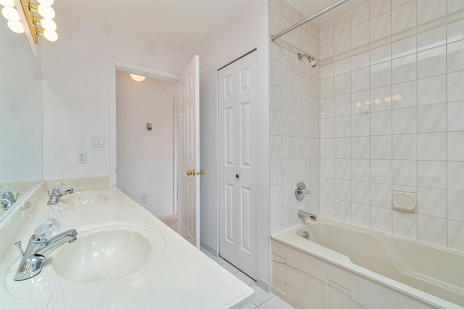 2667 E 47th Avenue Vancouver, BC - 13