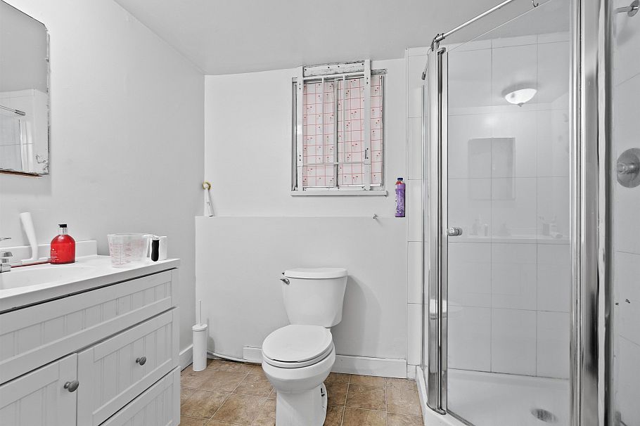 7656 Main Street Vancouver, BC - 29