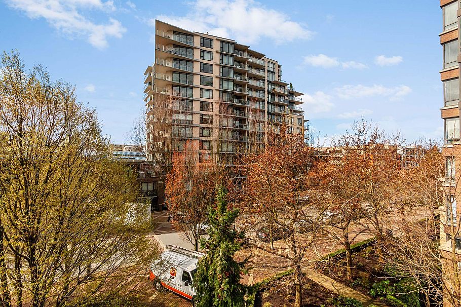 168 W 1st Street North Vancouver, BC - 26