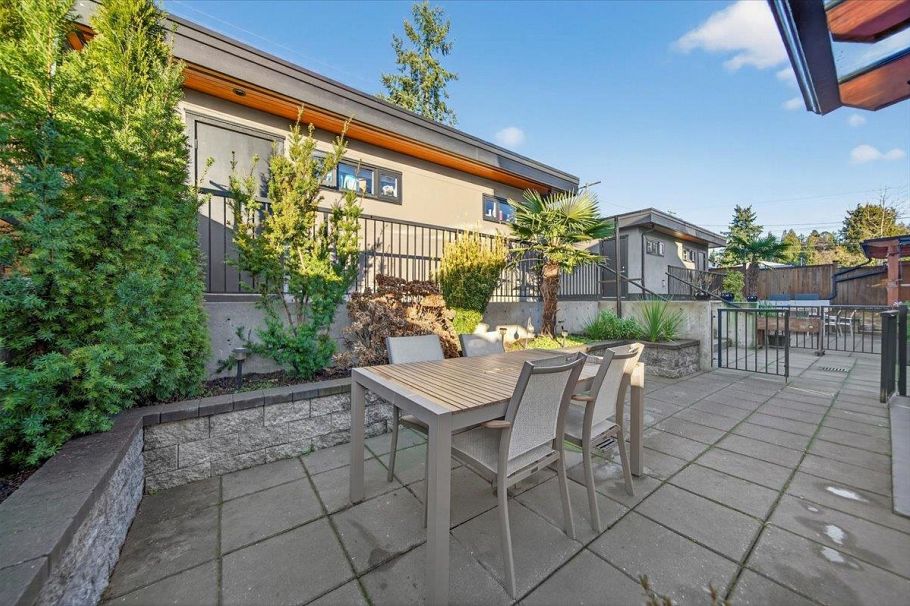 2 252 E 19th Street North Vancouver, BC - 25