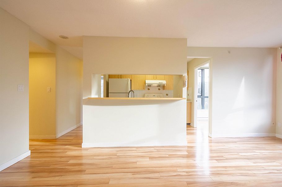 305 3588 Crowley Drive Vancouver, BC - 5