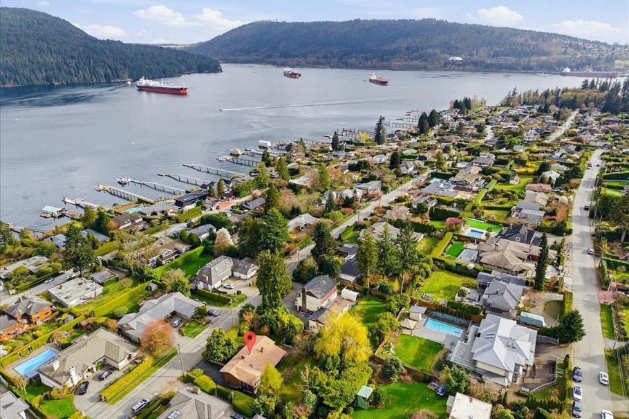 809 Roslyn Boulevard North Vancouver, BC - 5