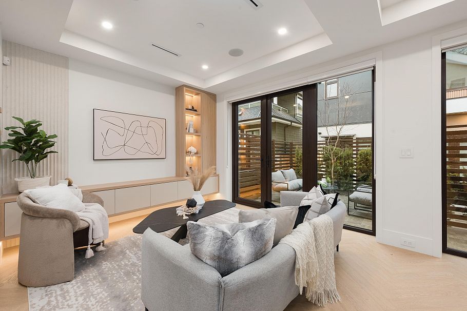 1 3393 Victoria Drive Vancouver, BC - 2