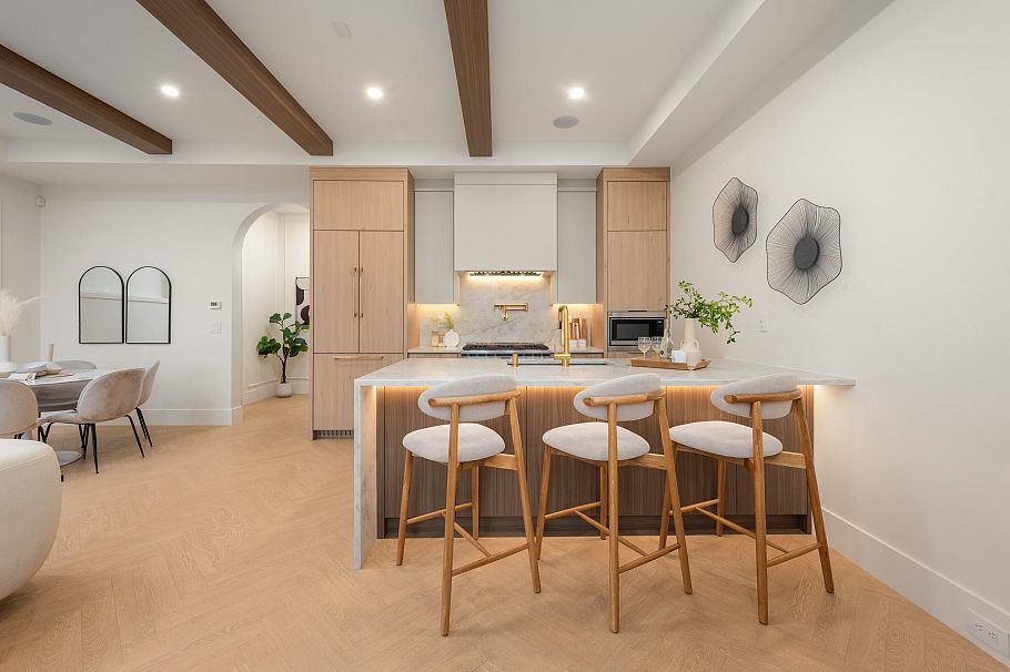 1 3391 Victoria Drive Vancouver, BC - 2