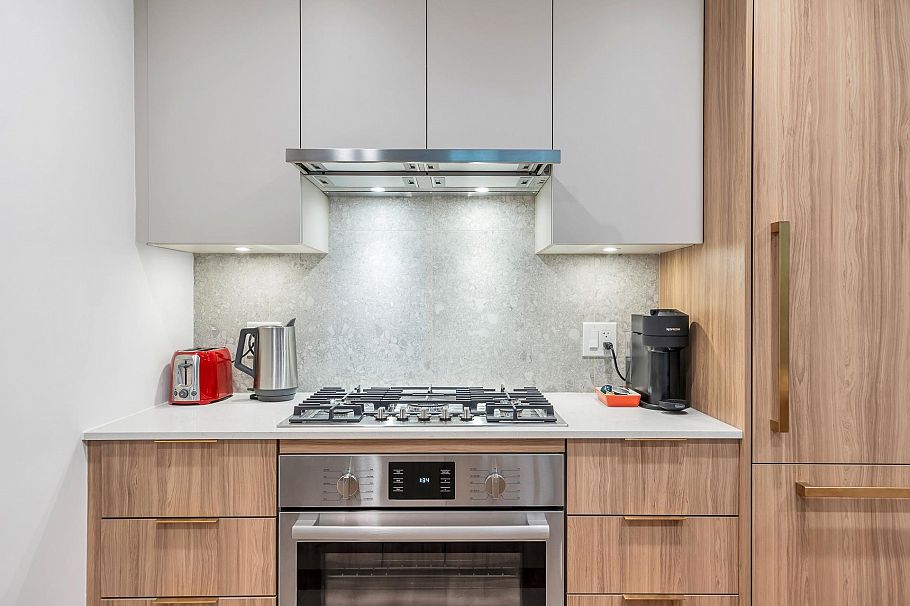 109 2325 Emery Court North Vancouver, BC - 23