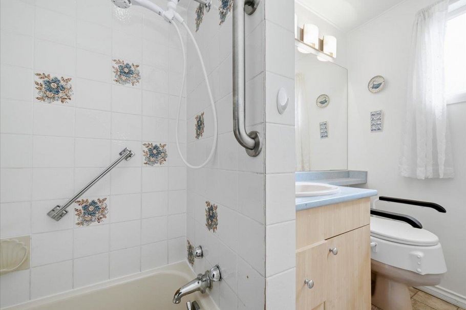 809 Roslyn Boulevard North Vancouver, BC - 31