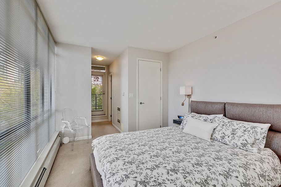 168 W 1st Street North Vancouver, BC - 17