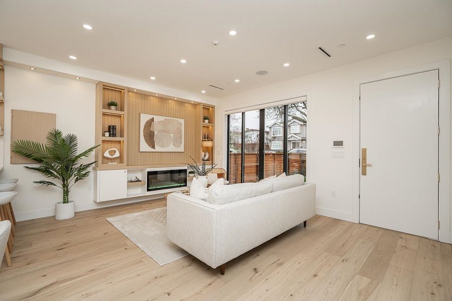 1 150 E 51st Avenue Vancouver, BC - 5