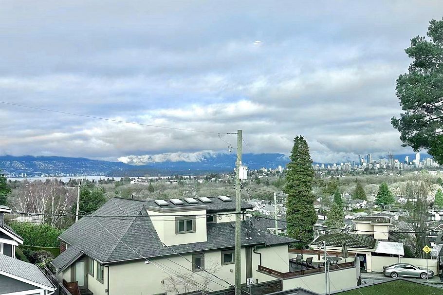 3349 W 19th Avenue Vancouver, BC - 14