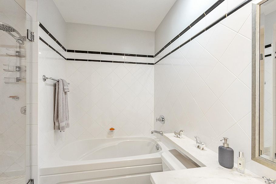 168 W 1st Street North Vancouver, BC - 19