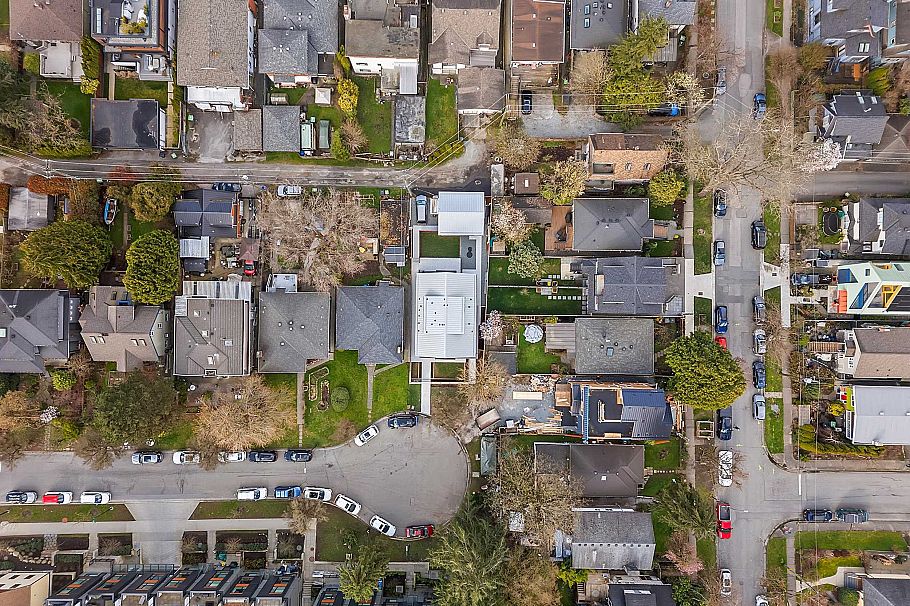 1 2091 E 20th Avenue Vancouver, BC - 4