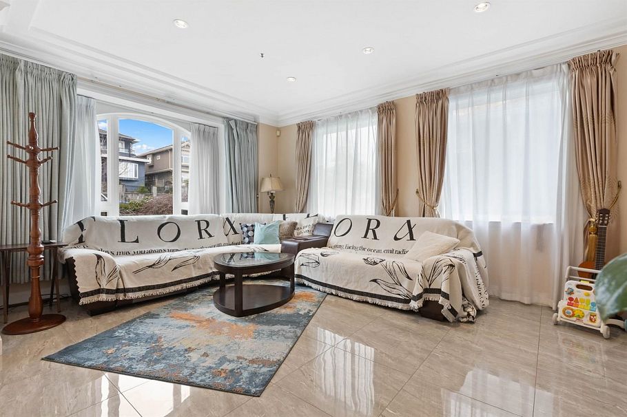 1356 E 62nd Avenue Vancouver, BC - 2