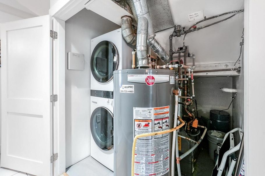 38 889 Tobruck Avenue North Vancouver, BC - 38