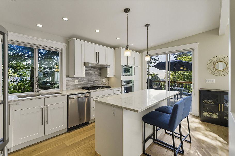 884 Wellington Drive North Vancouver, BC - 13