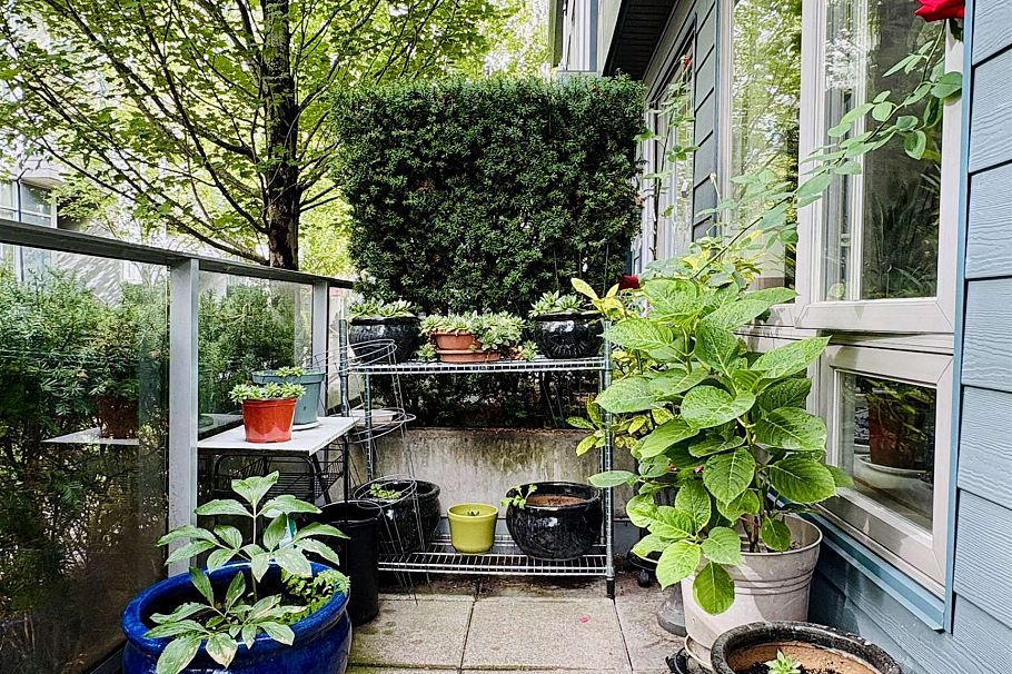 4886 Eldorado Mews Vancouver, BC - 1