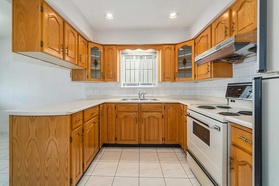 2667 E 47th Avenue Vancouver, BC - 2