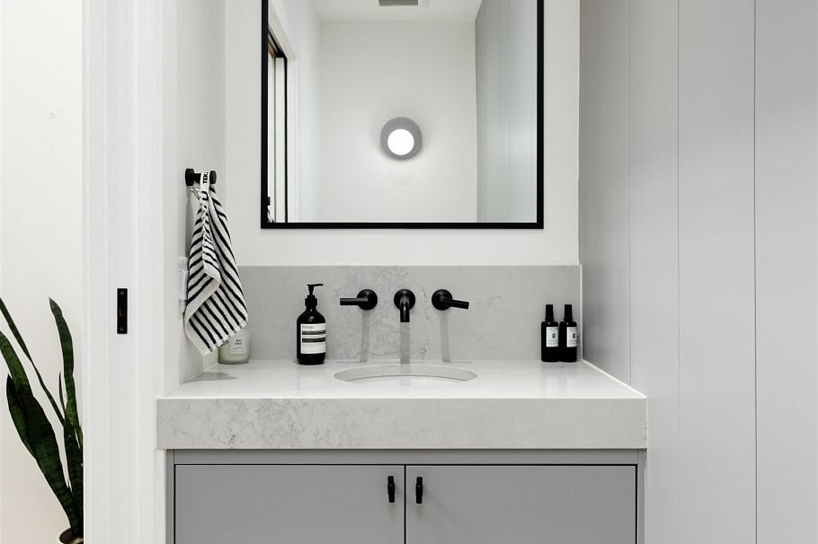 2502 W 33rd Avenue Vancouver, BC - 12