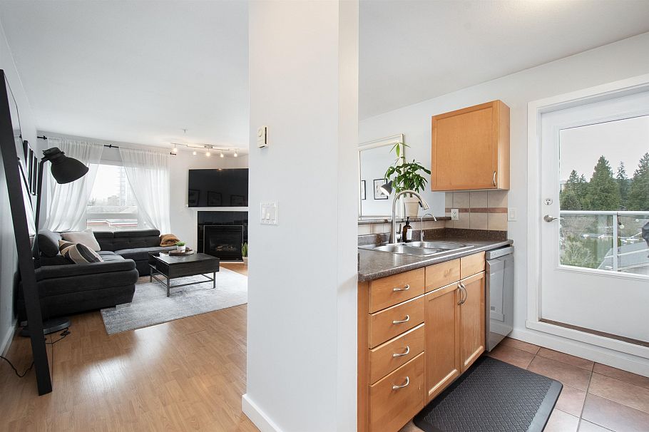 401 1629 Garden Avenue North Vancouver, BC - 8