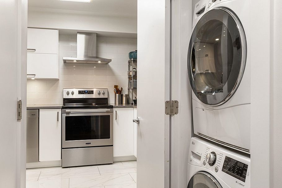 201 1225 Barclay Street Vancouver, BC - 3