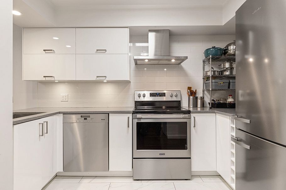 201 1225 Barclay Street Vancouver, BC - 2