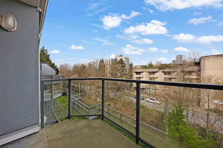 8 1355 W 4th Avenue Vancouver, BC - 8