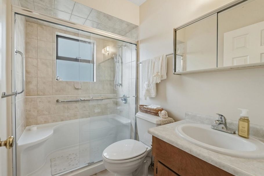 2693 E Georgia Street Vancouver, BC - 9