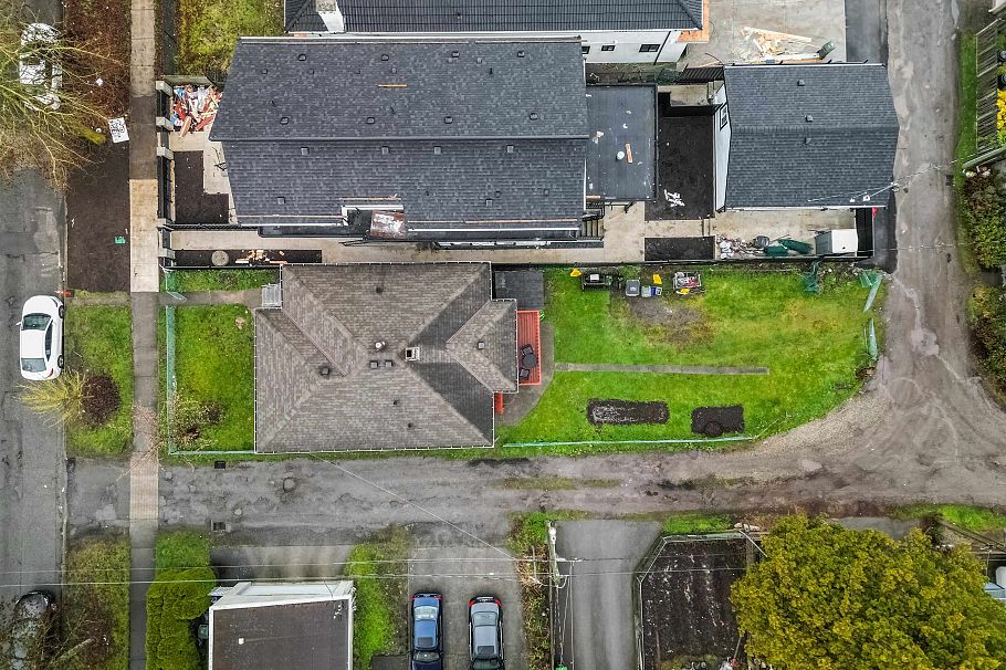 285 E 48th Avenue Vancouver, BC - 3