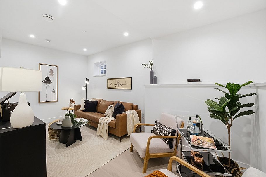 1081 Semlin Drive Vancouver, BC - 14