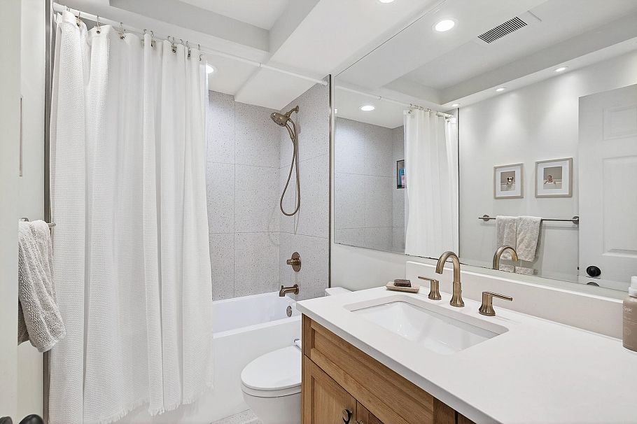 108 1424 Walnut Street Vancouver, BC - 15