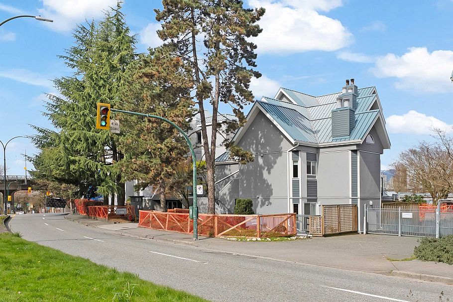 8 1355 W 4th Avenue Vancouver, BC - 19