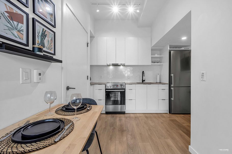 1 533 E 3rd Street North Vancouver, BC - 17