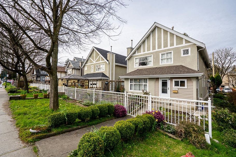 1407 E 12th Avenue Vancouver, BC - 31