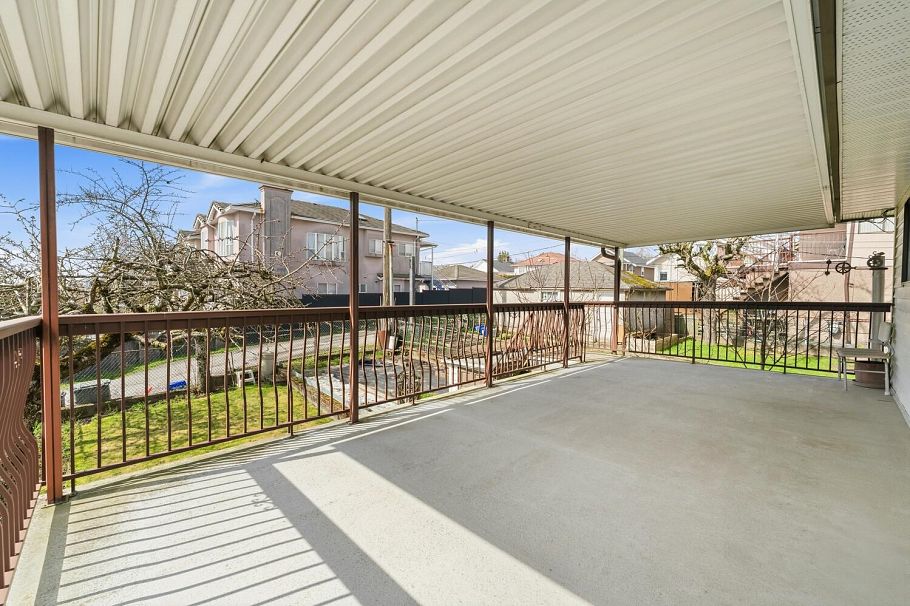 2693 E Georgia Street Vancouver, BC - 8