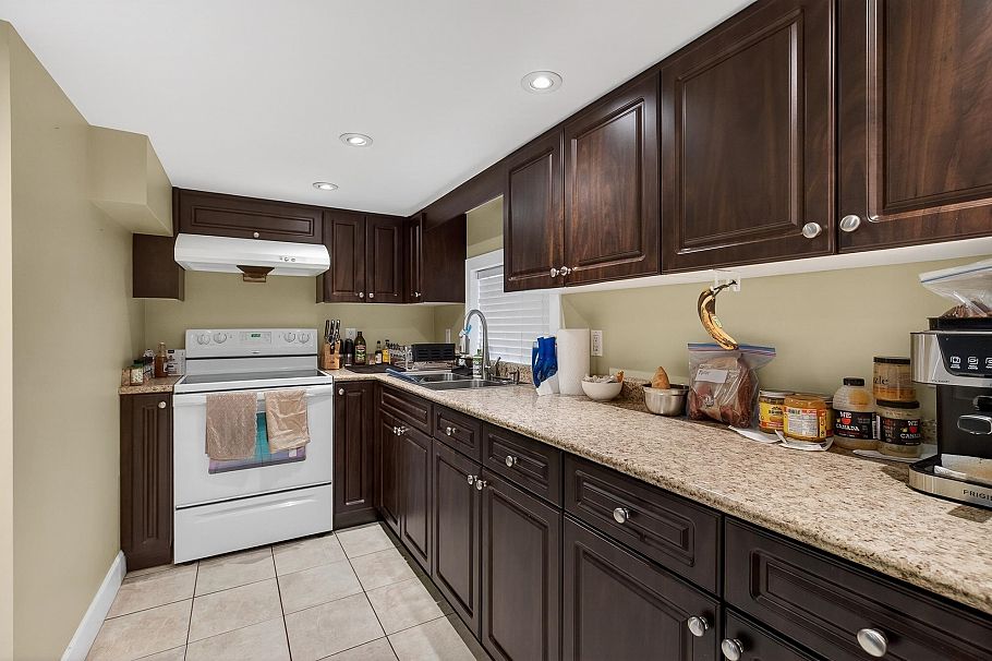 2631 E Pender Street Vancouver, BC - 17